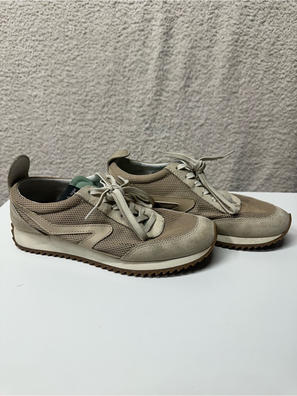 Rag & Bone Women’s Size 8 Retro Runner Beige Suede Mesh Gum Sole Sneakers